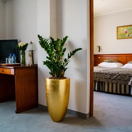 Hotel Nowy Dwor W Zaczerniu 3*