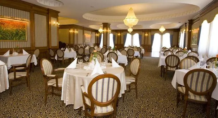 Nowy Dwor W Zaczerniu Szálloda Rzeszów